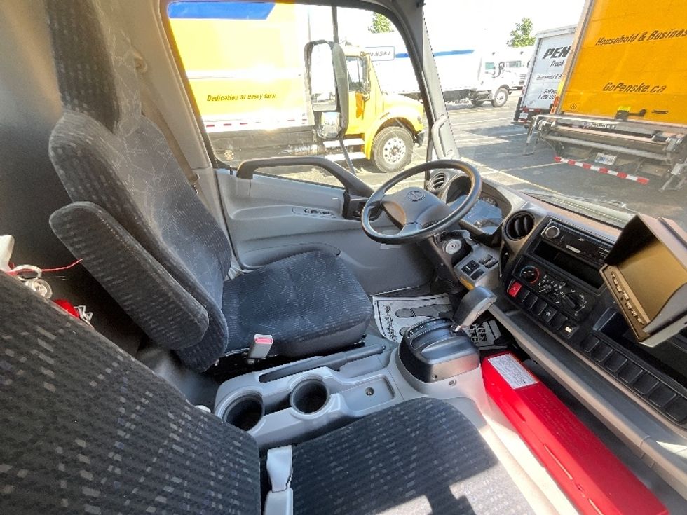Medium Duty Box Truck-Light and Medium Duty Trucks-Hino-2020-195-Cambridge-ON-67,079\n\t\tkm-$ 61,500 - Image 22