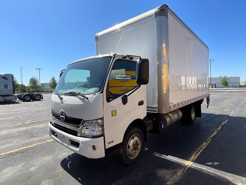 Medium Duty Box Truck-Light and Medium Duty Trucks-Hino-2020-195-Cambridge-ON-67,079\n\t\tkm-$ 61,500 - Image 3