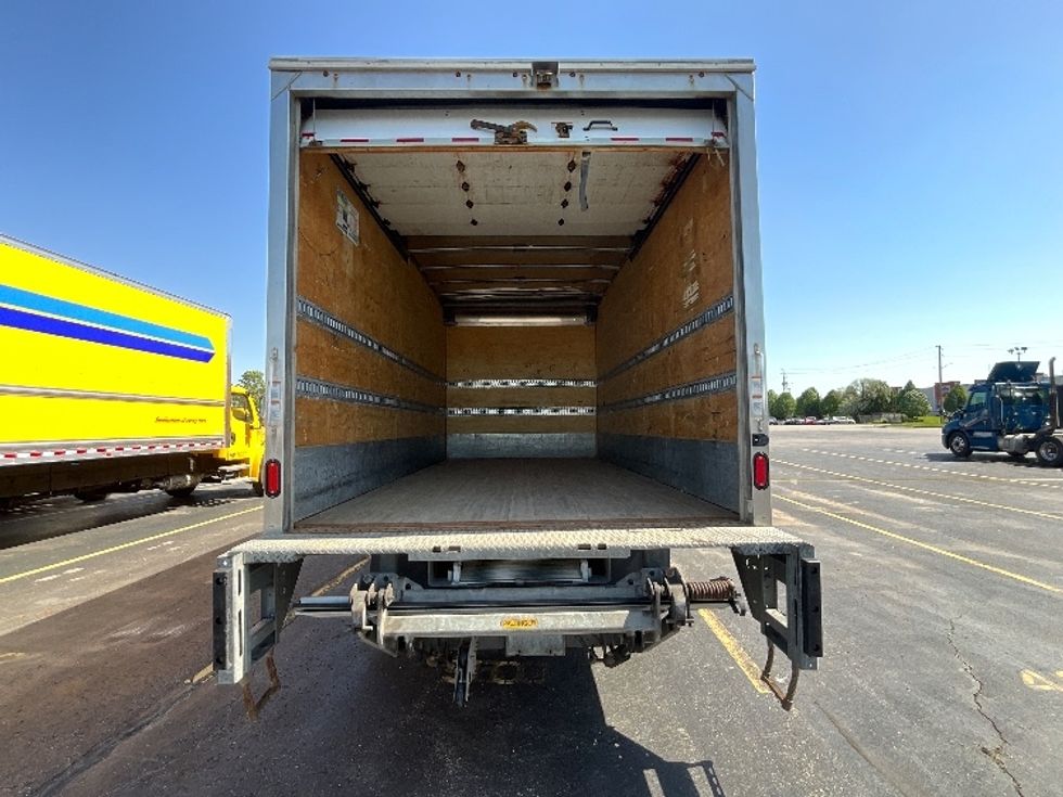 Medium Duty Box Truck-Light and Medium Duty Trucks-Hino-2020-195-Cambridge-ON-67,079\n\t\tkm-$ 61,500 - Image 8