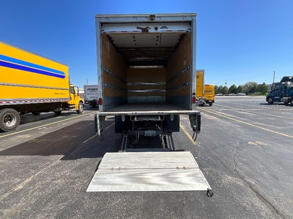 Medium Duty Box Truck-Light and Medium Duty Trucks-Hino-2020-195-Cambridge-ON-67,079\n\t\tkm-$ 61,500 - Image 9