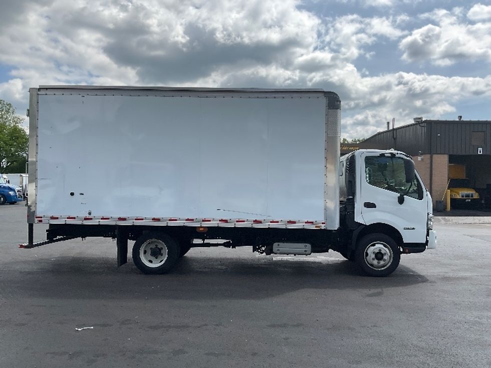 Medium Duty Box Truck-Light and Medium Duty Trucks-Hino-2020-195-Capitol Heights-MD-110,097\n\t\tmiles-$ 34,000 - Image 15