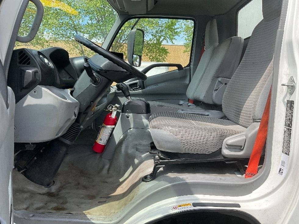 Medium Duty Box Truck-Light and Medium Duty Trucks-Hino-2020-195-Capitol Heights-MD-110,097\n\t\tmiles-$ 34,000 - Image 17