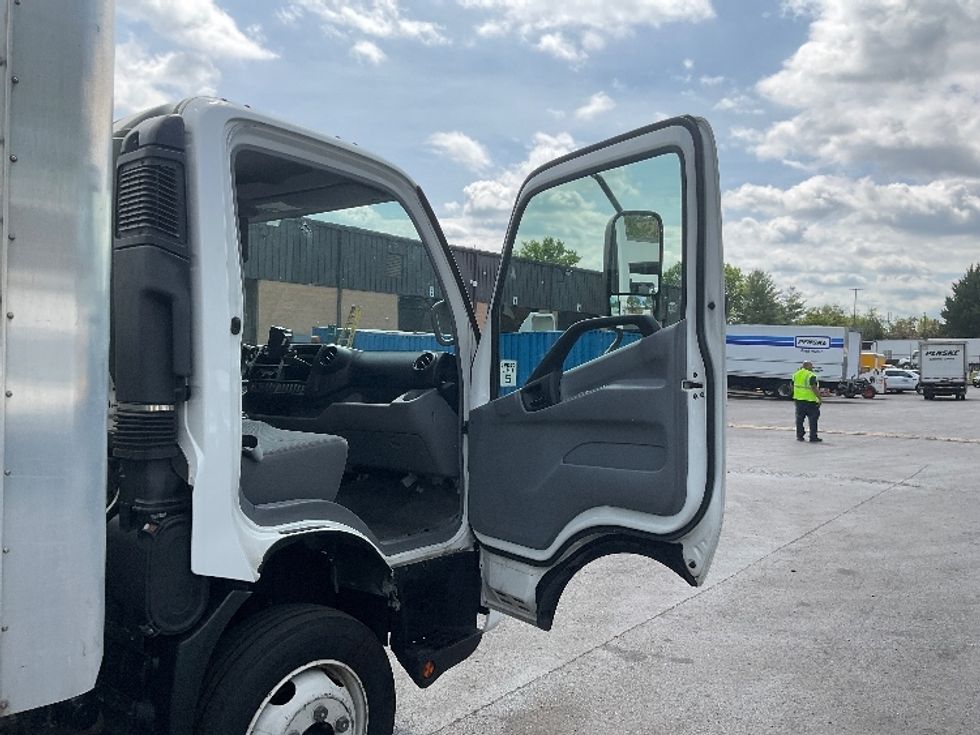 Medium Duty Box Truck-Light and Medium Duty Trucks-Hino-2020-195-Capitol Heights-MD-110,097\n\t\tmiles-$ 34,000 - Image 20