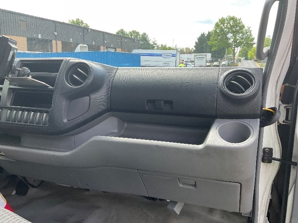 Medium Duty Box Truck-Light and Medium Duty Trucks-Hino-2020-195-Capitol Heights-MD-110,097\n\t\tmiles-$ 34,000 - Image 21