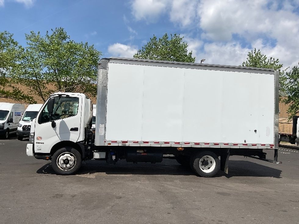 Medium Duty Box Truck-Light and Medium Duty Trucks-Hino-2020-195-Capitol Heights-MD-110,097\n\t\tmiles-$ 34,000 - Image 4