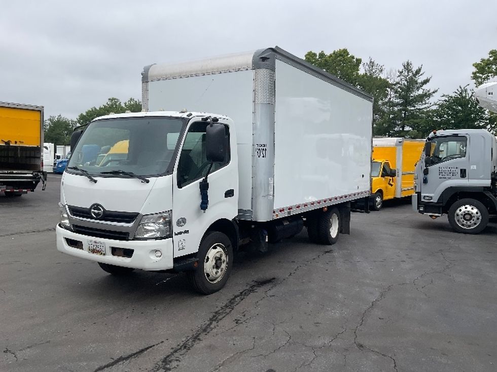 Medium Duty Box Truck-Light and Medium Duty Trucks-Hino-2020-195-Capitol Heights-MD-114,637\n\t\tmiles-$ 42,750 - Image 1