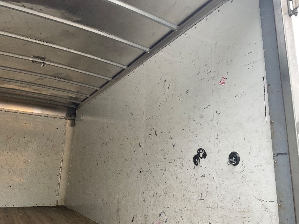 Medium Duty Box Truck-Light and Medium Duty Trucks-Hino-2020-195-Capitol Heights-MD-114,637\n\t\tmiles-$ 42,750 - Image 12