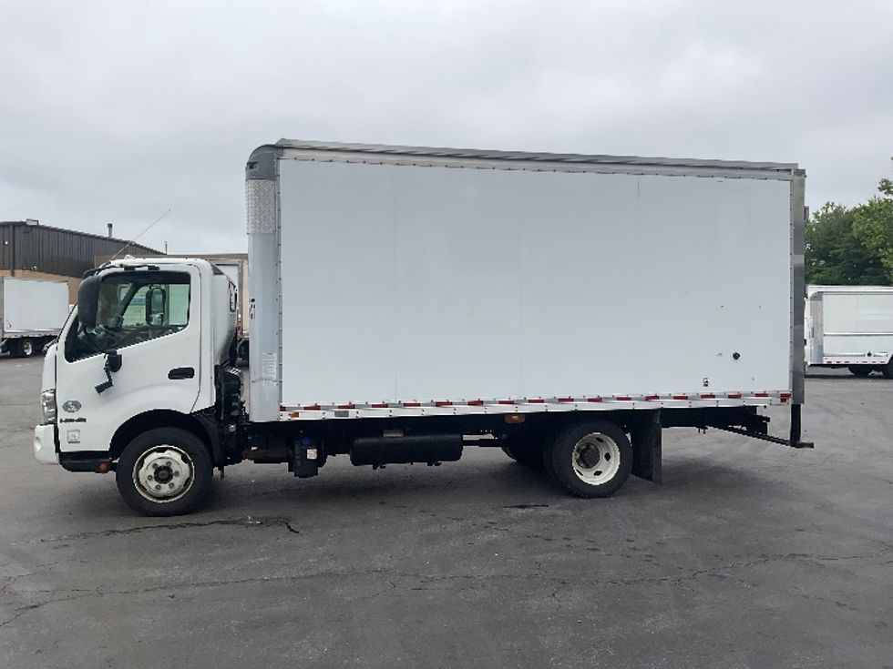 Medium Duty Box Truck-Light and Medium Duty Trucks-Hino-2020-195-Capitol Heights-MD-114,637\n\t\tmiles-$ 42,750 - Image 15