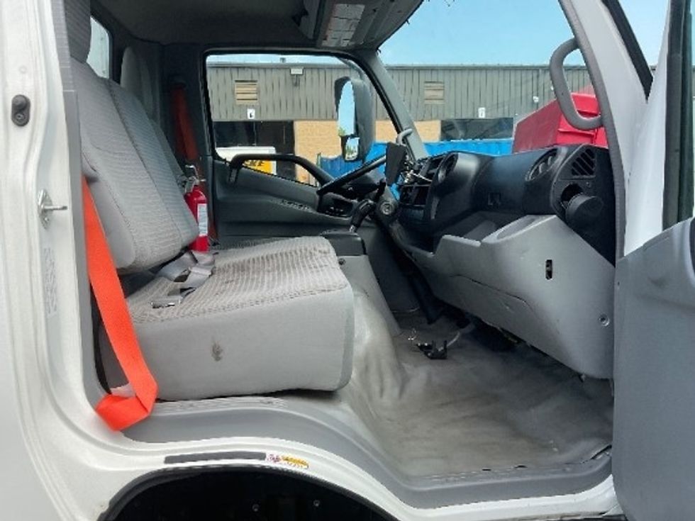 Medium Duty Box Truck-Light and Medium Duty Trucks-Hino-2020-195-Capitol Heights-MD-114,637\n\t\tmiles-$ 42,750 - Image 17