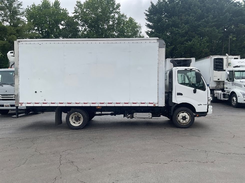 Medium Duty Box Truck-Light and Medium Duty Trucks-Hino-2020-195-Capitol Heights-MD-114,637\n\t\tmiles-$ 42,750 - Image 4