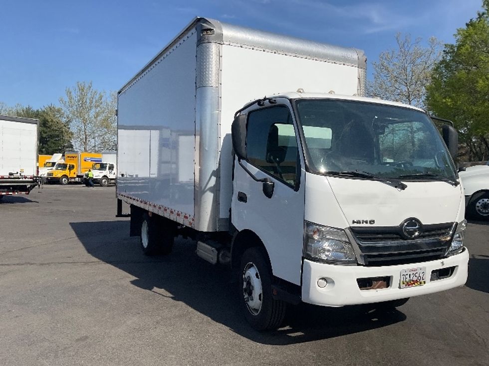 Medium Duty Box Truck-Light and Medium Duty Trucks-Hino-2020-195-Capitol Heights-MD-126,648\n\t\tmiles-$ 42,000 - Image 1