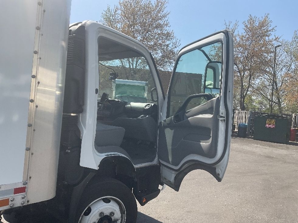 Medium Duty Box Truck-Light and Medium Duty Trucks-Hino-2020-195-Capitol Heights-MD-126,648\n\t\tmiles-$ 42,000 - Image 20
