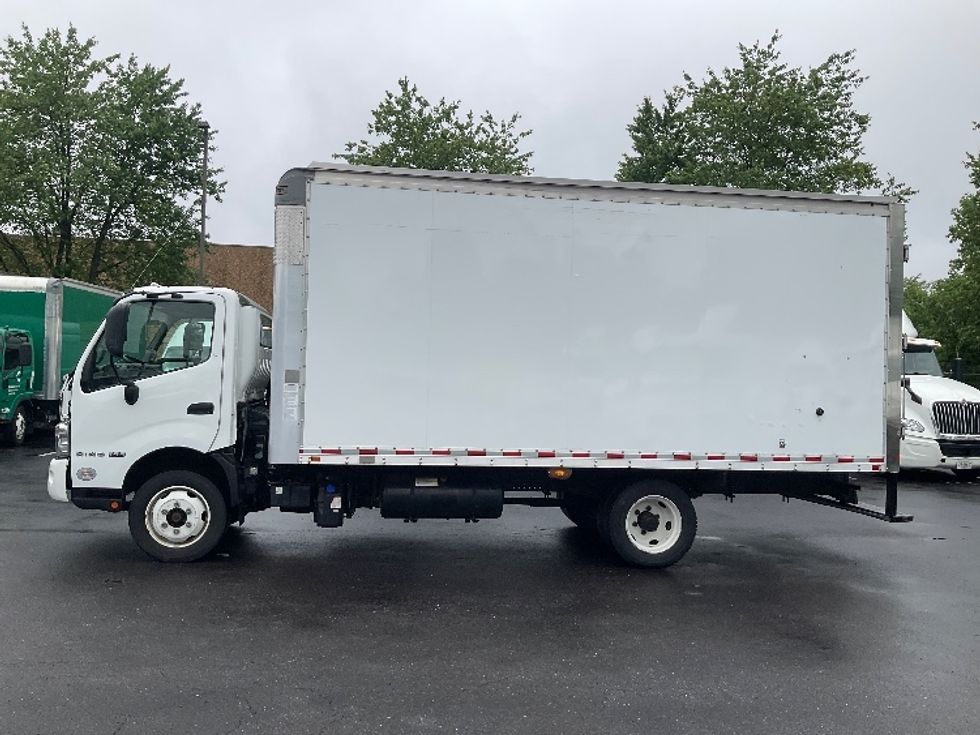 Medium Duty Box Truck-Light and Medium Duty Trucks-Hino-2020-195-Capitol Heights-MD-140,729\n\t\tmiles-$ 38,250 - Image 4