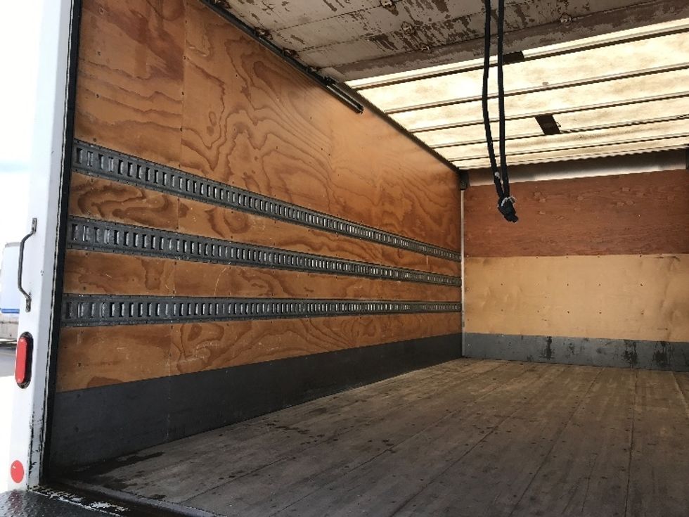 Medium Duty Box Truck-Light and Medium Duty Trucks-Hino-2020-195-Delta-BC-243,637\n\t\tkm-$ 53,250 - Image 11