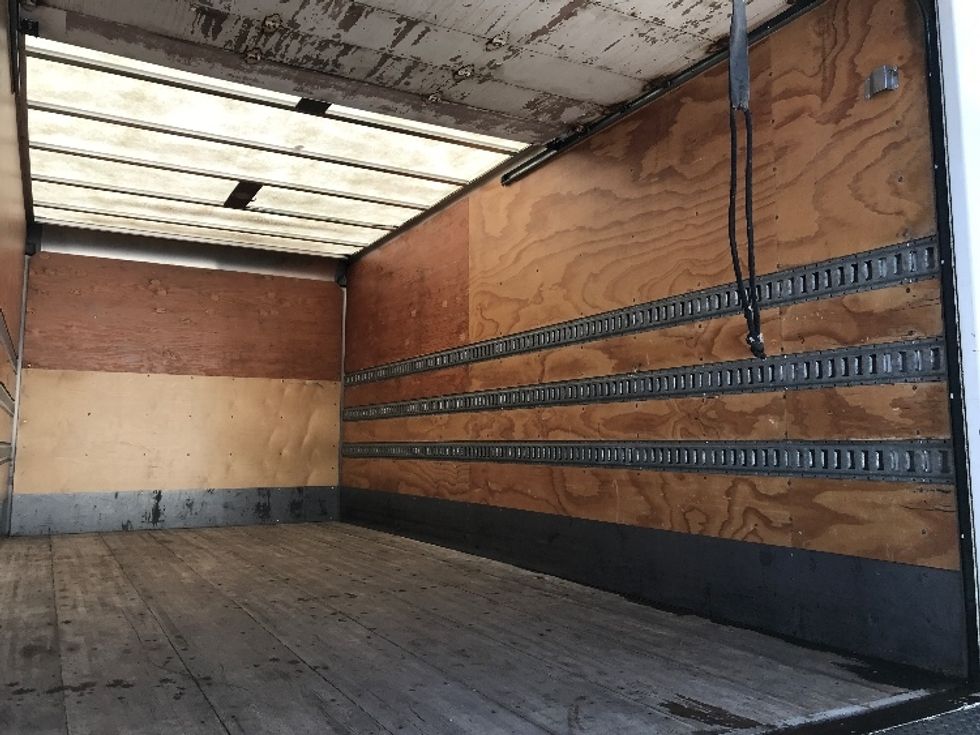 Medium Duty Box Truck-Light and Medium Duty Trucks-Hino-2020-195-Delta-BC-243,637\n\t\tkm-$ 53,250 - Image 12