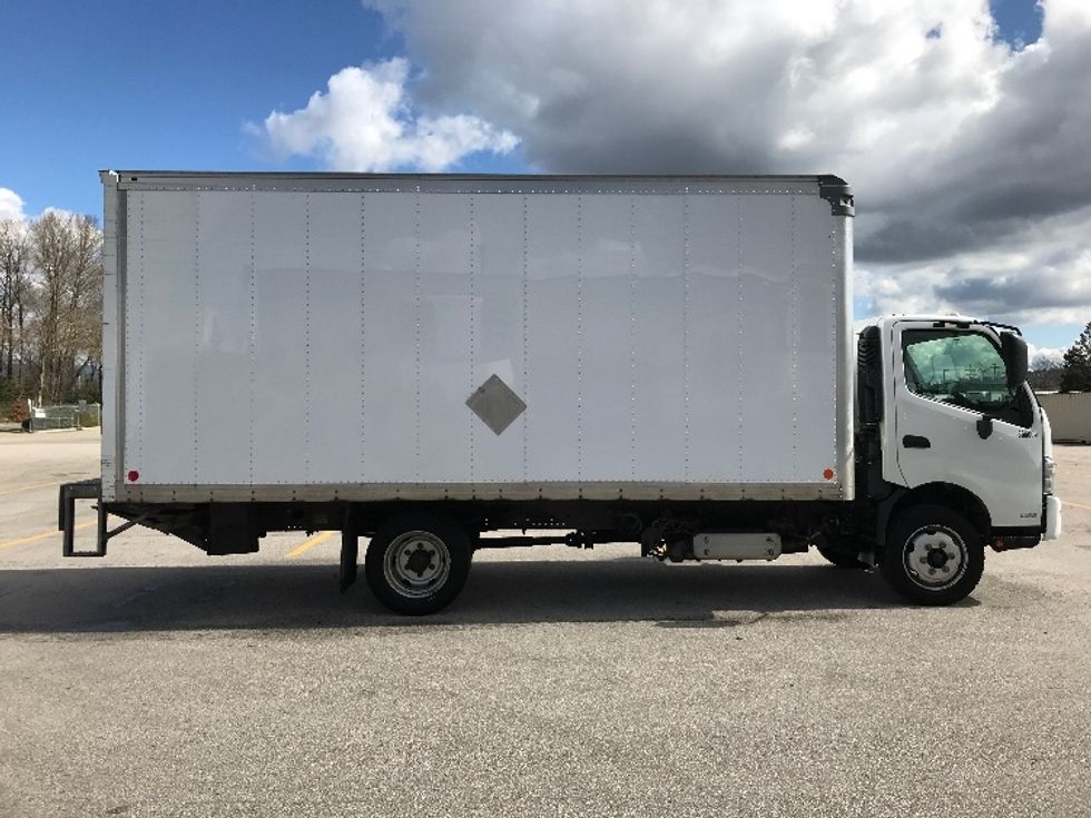 Medium Duty Box Truck-Light and Medium Duty Trucks-Hino-2020-195-Delta-BC-243,637\n\t\tkm-$ 53,250 - Image 14