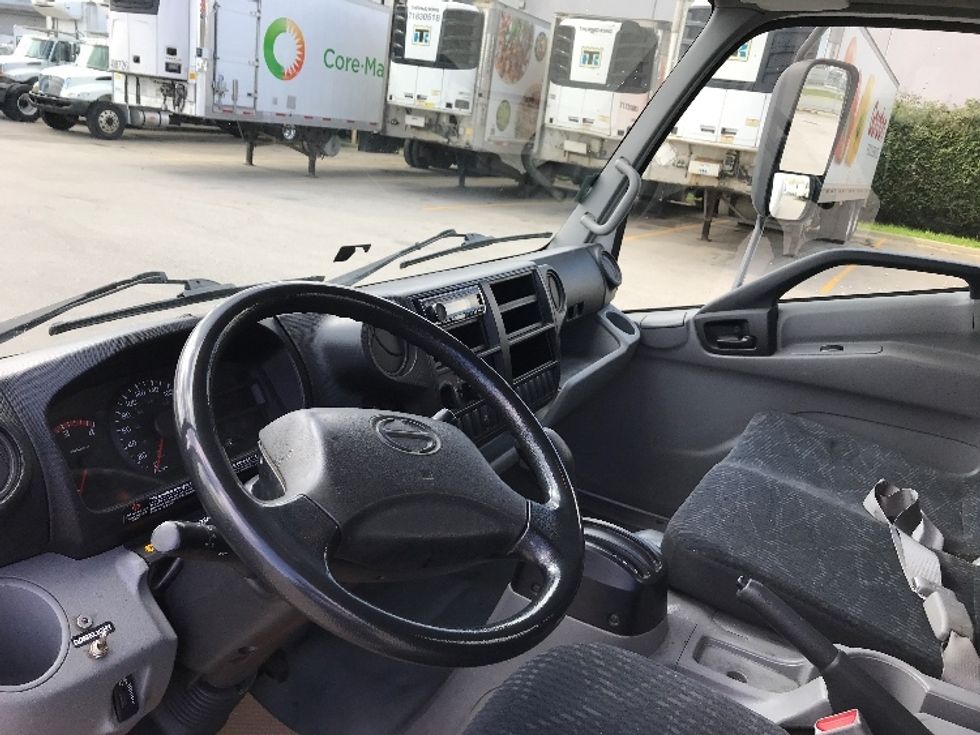 Medium Duty Box Truck-Light and Medium Duty Trucks-Hino-2020-195-Delta-BC-243,637\n\t\tkm-$ 53,250 - Image 16