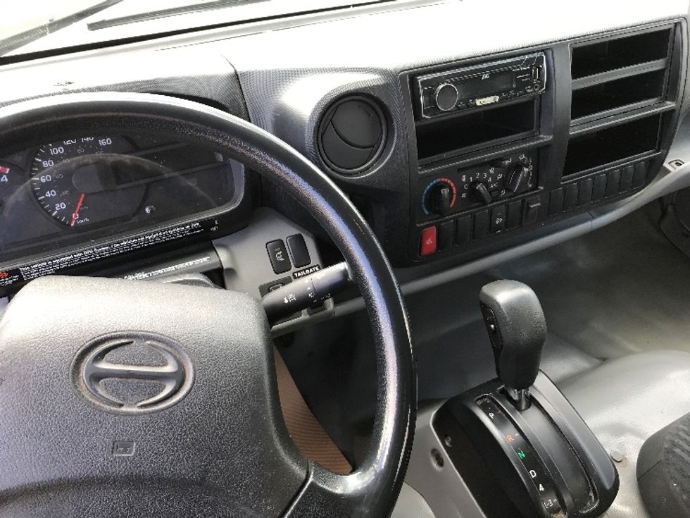 Medium Duty Box Truck-Light and Medium Duty Trucks-Hino-2020-195-Delta-BC-243,637\n\t\tkm-$ 53,250 - Image 17