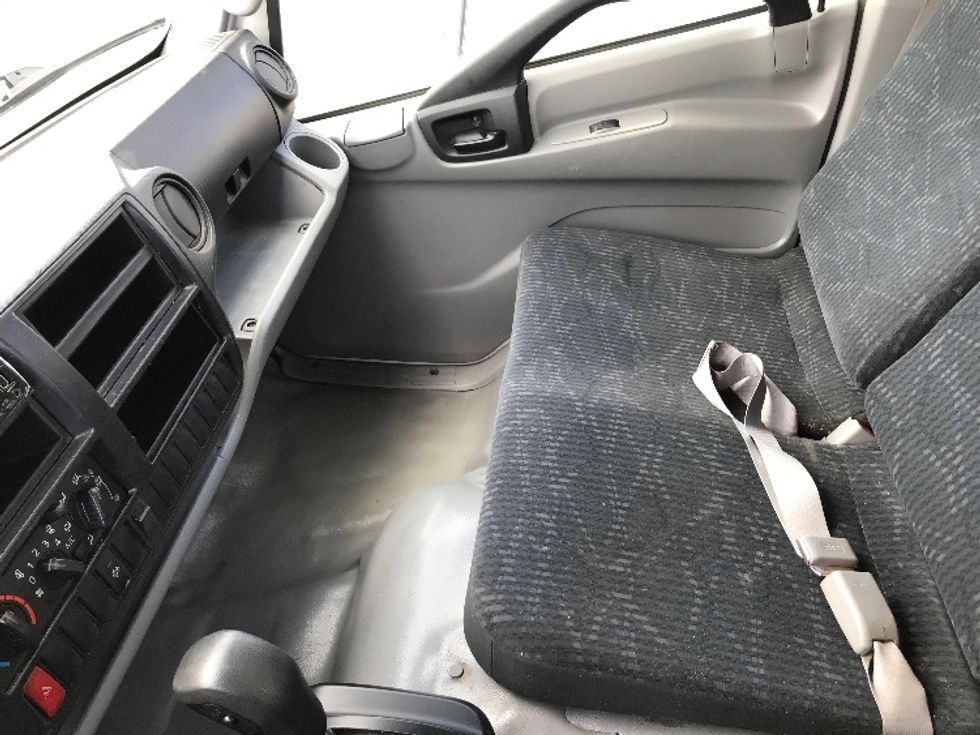 Medium Duty Box Truck-Light and Medium Duty Trucks-Hino-2020-195-Delta-BC-243,637\n\t\tkm-$ 53,250 - Image 18