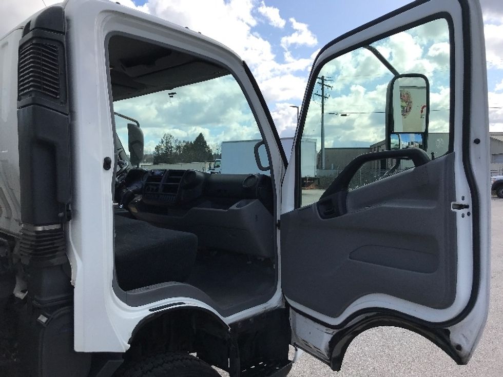 Medium Duty Box Truck-Light and Medium Duty Trucks-Hino-2020-195-Delta-BC-243,637\n\t\tkm-$ 53,250 - Image 19