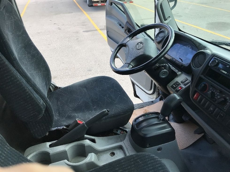 Medium Duty Box Truck-Light and Medium Duty Trucks-Hino-2020-195-Delta-BC-243,637\n\t\tkm-$ 53,250 - Image 21