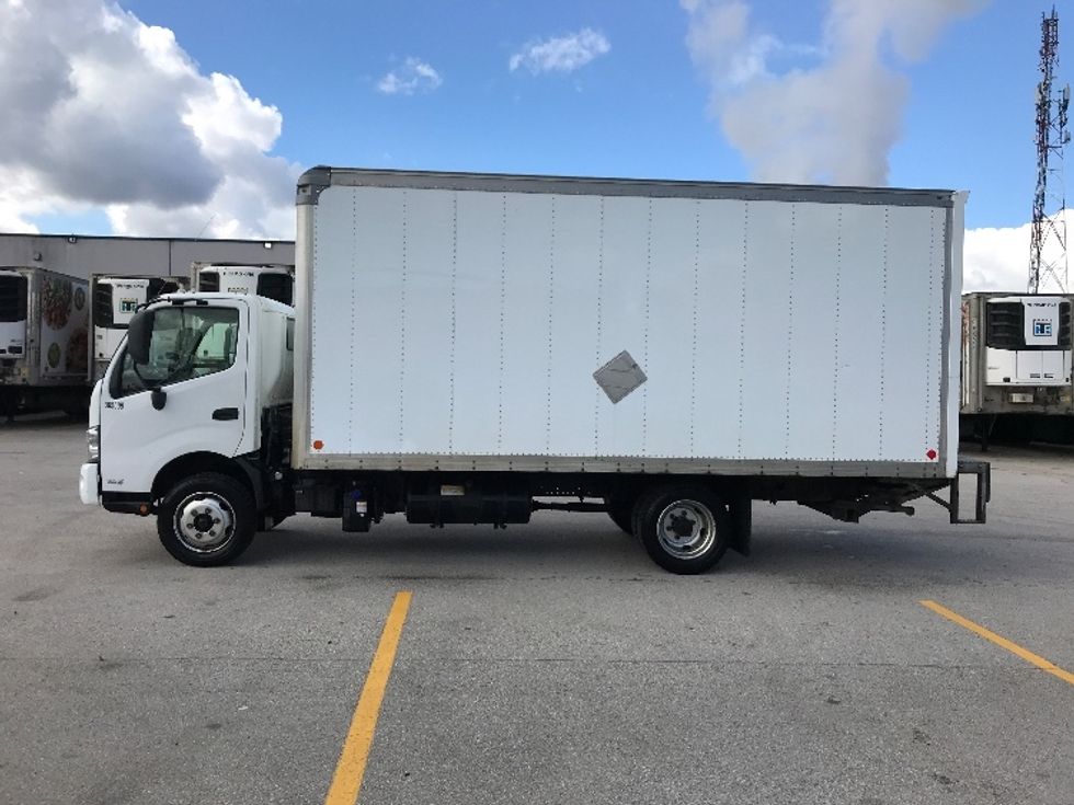 Medium Duty Box Truck-Light and Medium Duty Trucks-Hino-2020-195-Delta-BC-243,637\n\t\tkm-$ 53,250 - Image 4