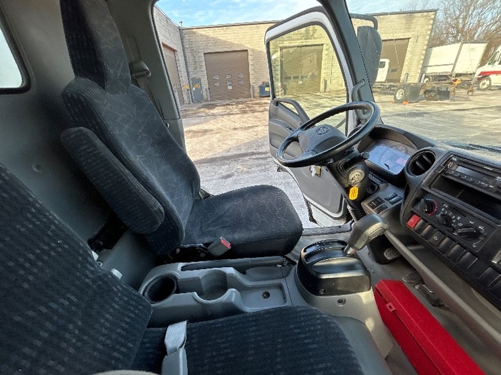 Medium Duty Box Truck-Light and Medium Duty Trucks-Hino-2020-195-Elmira-NY-148,439\n\t\tmiles-$ 36,000 - Image 21