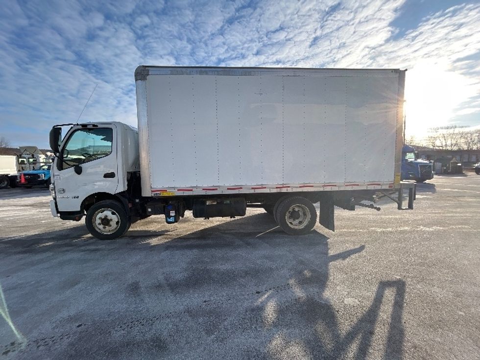 Medium Duty Box Truck-Light and Medium Duty Trucks-Hino-2020-195-Elmira-NY-148,439\n\t\tmiles-$ 36,000 - Image 4