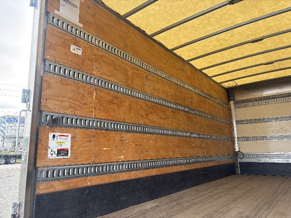 Medium Duty Box Truck-Light and Medium Duty Trucks-Hino-2020-195-Elmsford-NY-51,152\n\t\tmiles-$ 47,250 - Image 11