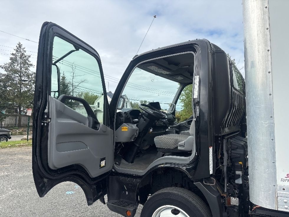Medium Duty Box Truck-Light and Medium Duty Trucks-Hino-2020-195-Elmsford-NY-51,152\n\t\tmiles-$ 47,250 - Image 16