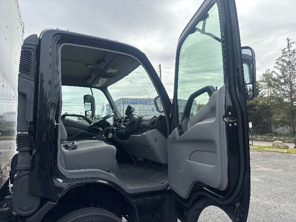 Medium Duty Box Truck-Light and Medium Duty Trucks-Hino-2020-195-Elmsford-NY-51,152\n\t\tmiles-$ 47,250 - Image 20