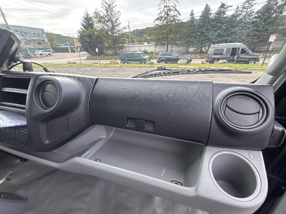 Medium Duty Box Truck-Light and Medium Duty Trucks-Hino-2020-195-Elmsford-NY-51,152\n\t\tmiles-$ 47,250 - Image 21