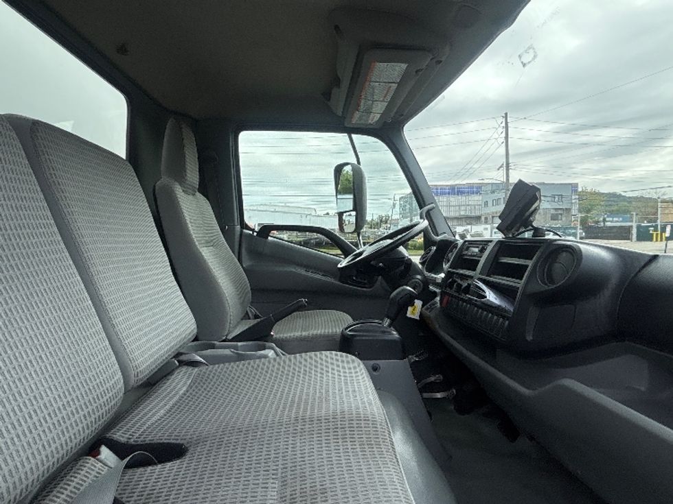 Medium Duty Box Truck-Light and Medium Duty Trucks-Hino-2020-195-Elmsford-NY-51,152\n\t\tmiles-$ 47,250 - Image 22