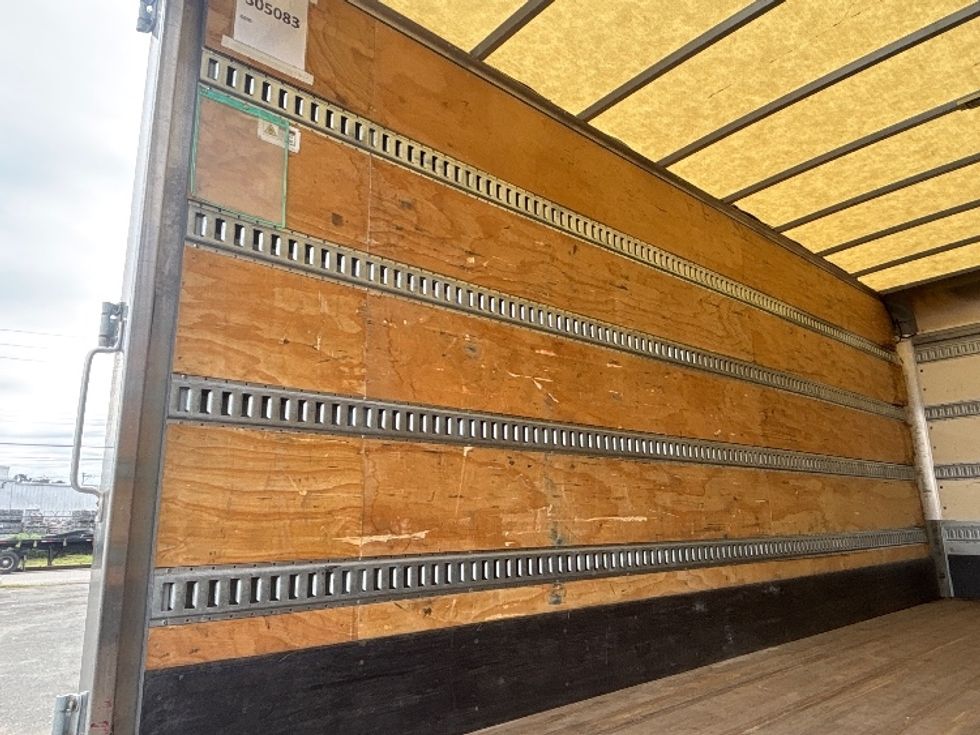 Medium Duty Box Truck-Light and Medium Duty Trucks-Hino-2020-195-Elmsford-NY-56,310\n\t\tmiles-$ 46,750 - Image 11