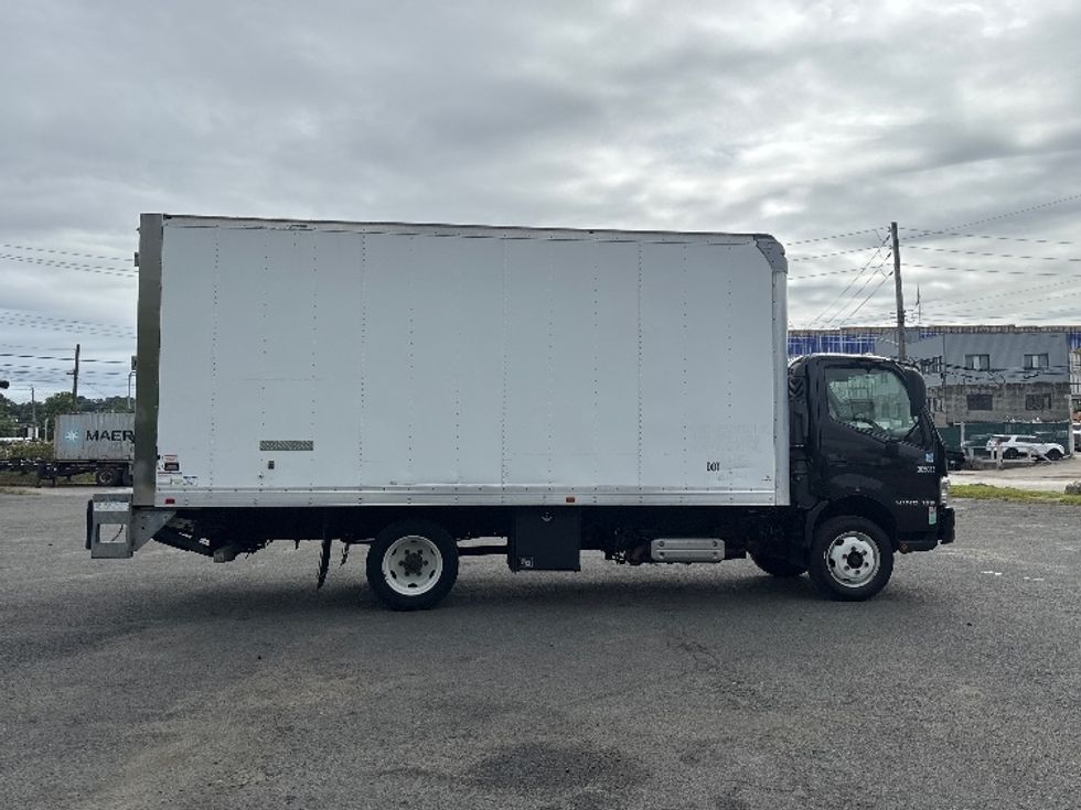 Medium Duty Box Truck-Light and Medium Duty Trucks-Hino-2020-195-Elmsford-NY-56,310\n\t\tmiles-$ 46,750 - Image 15