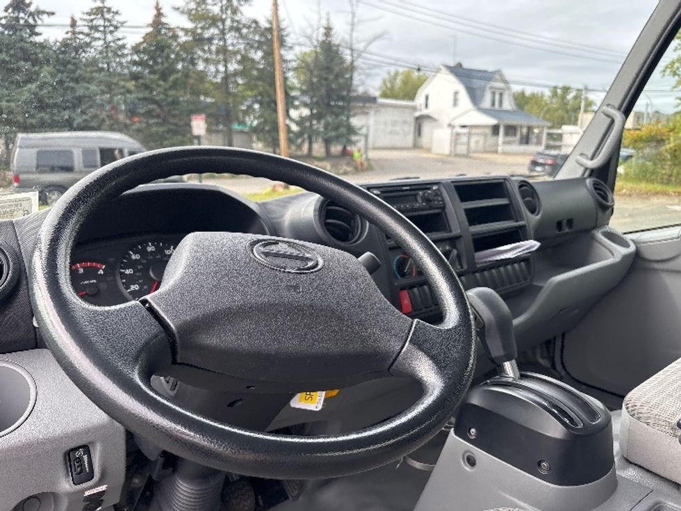 Medium Duty Box Truck-Light and Medium Duty Trucks-Hino-2020-195-Elmsford-NY-56,310\n\t\tmiles-$ 46,750 - Image 17