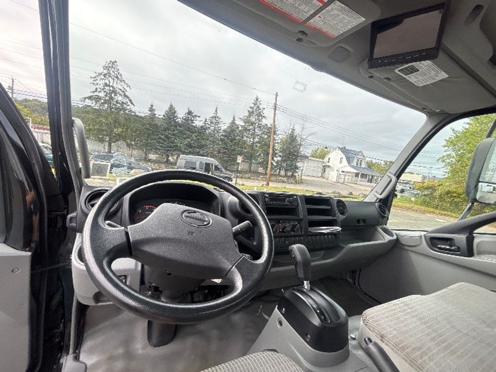 Medium Duty Box Truck-Light and Medium Duty Trucks-Hino-2020-195-Elmsford-NY-56,310\n\t\tmiles-$ 46,750 - Image 18