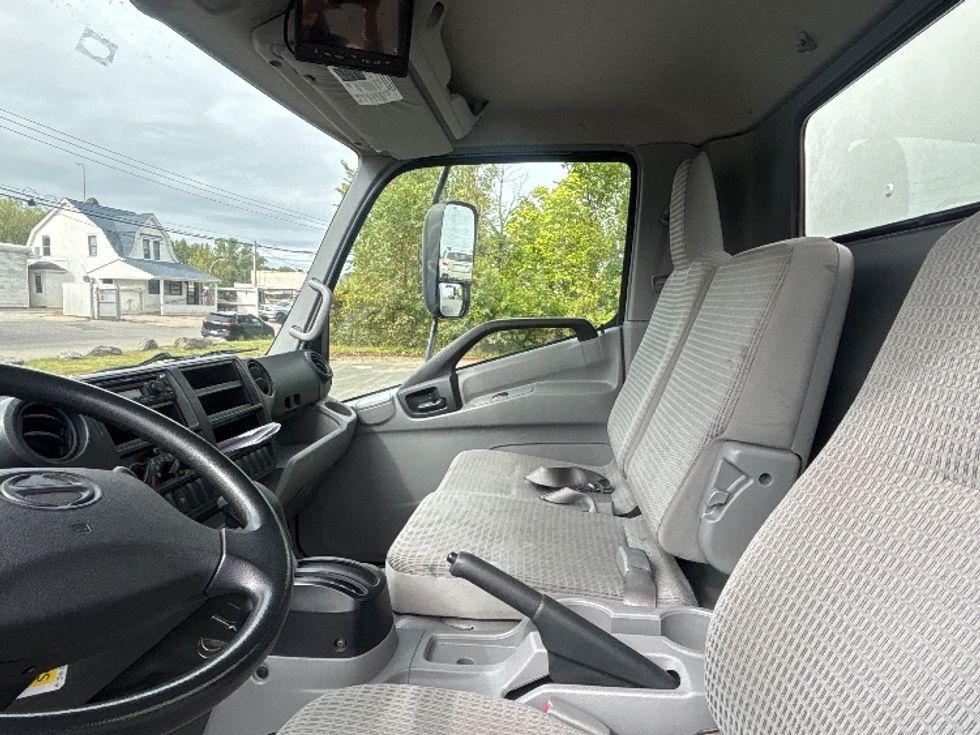 Medium Duty Box Truck-Light and Medium Duty Trucks-Hino-2020-195-Elmsford-NY-56,310\n\t\tmiles-$ 46,750 - Image 19