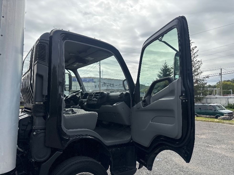 Medium Duty Box Truck-Light and Medium Duty Trucks-Hino-2020-195-Elmsford-NY-56,310\n\t\tmiles-$ 46,750 - Image 20