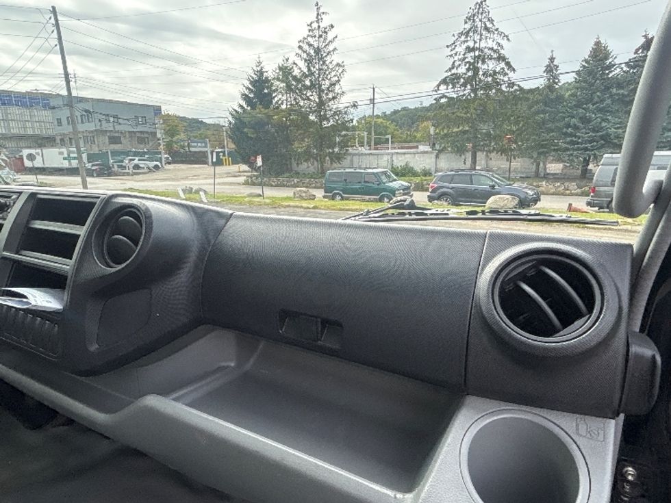 Medium Duty Box Truck-Light and Medium Duty Trucks-Hino-2020-195-Elmsford-NY-56,310\n\t\tmiles-$ 46,750 - Image 21