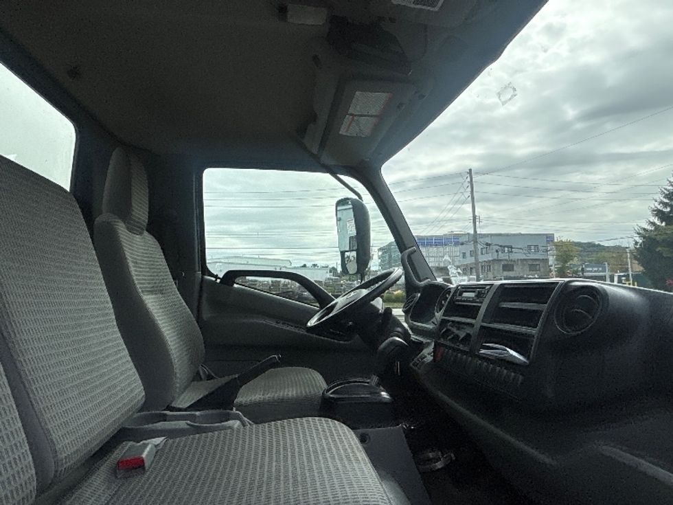 Medium Duty Box Truck-Light and Medium Duty Trucks-Hino-2020-195-Elmsford-NY-56,310\n\t\tmiles-$ 46,750 - Image 22