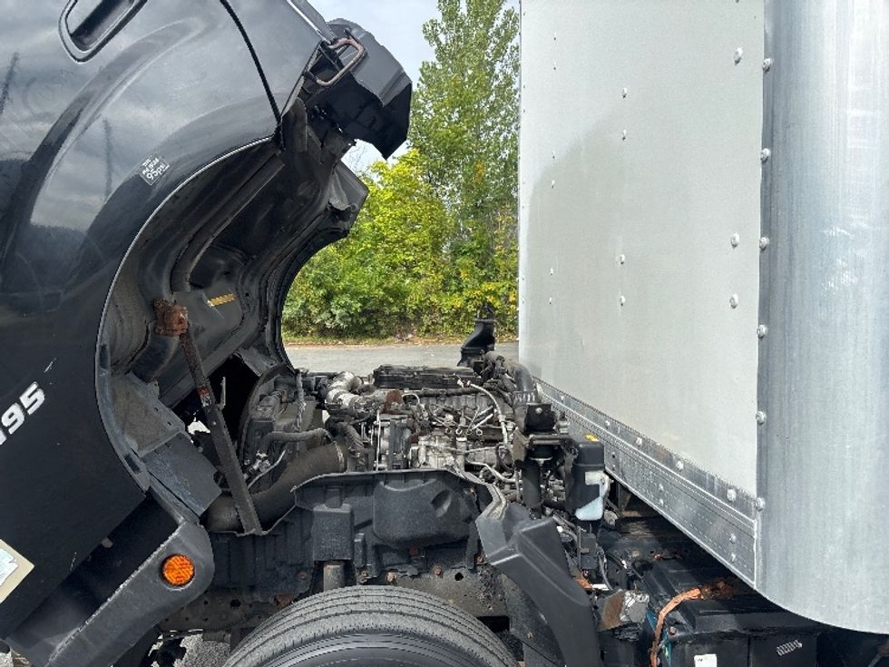 Medium Duty Box Truck-Light and Medium Duty Trucks-Hino-2020-195-Elmsford-NY-56,310\n\t\tmiles-$ 46,750 - Image 24