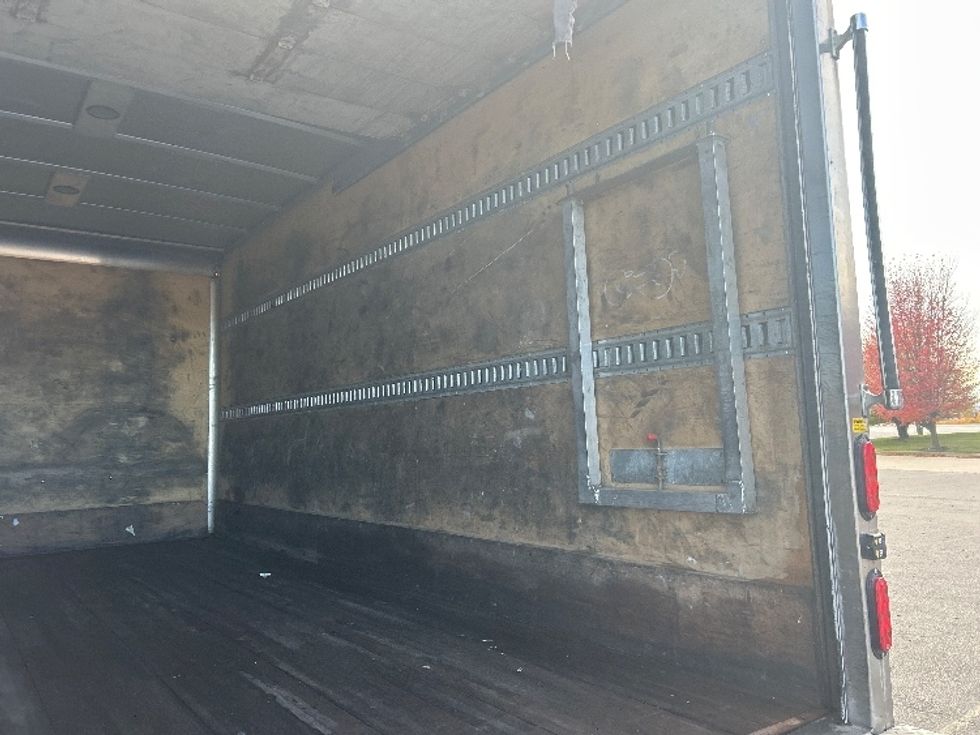 Medium Duty Box Truck-Light and Medium Duty Trucks-Hino-2020-195-Fredonia-NY-128,220\n\t\tmiles-$ 37,250 - Image 12