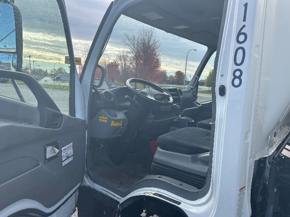 Medium Duty Box Truck-Light and Medium Duty Trucks-Hino-2020-195-Fredonia-NY-128,220\n\t\tmiles-$ 37,250 - Image 16