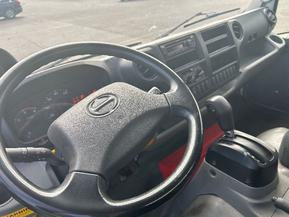 Medium Duty Box Truck-Light and Medium Duty Trucks-Hino-2020-195-Fredonia-NY-128,220\n\t\tmiles-$ 37,250 - Image 18