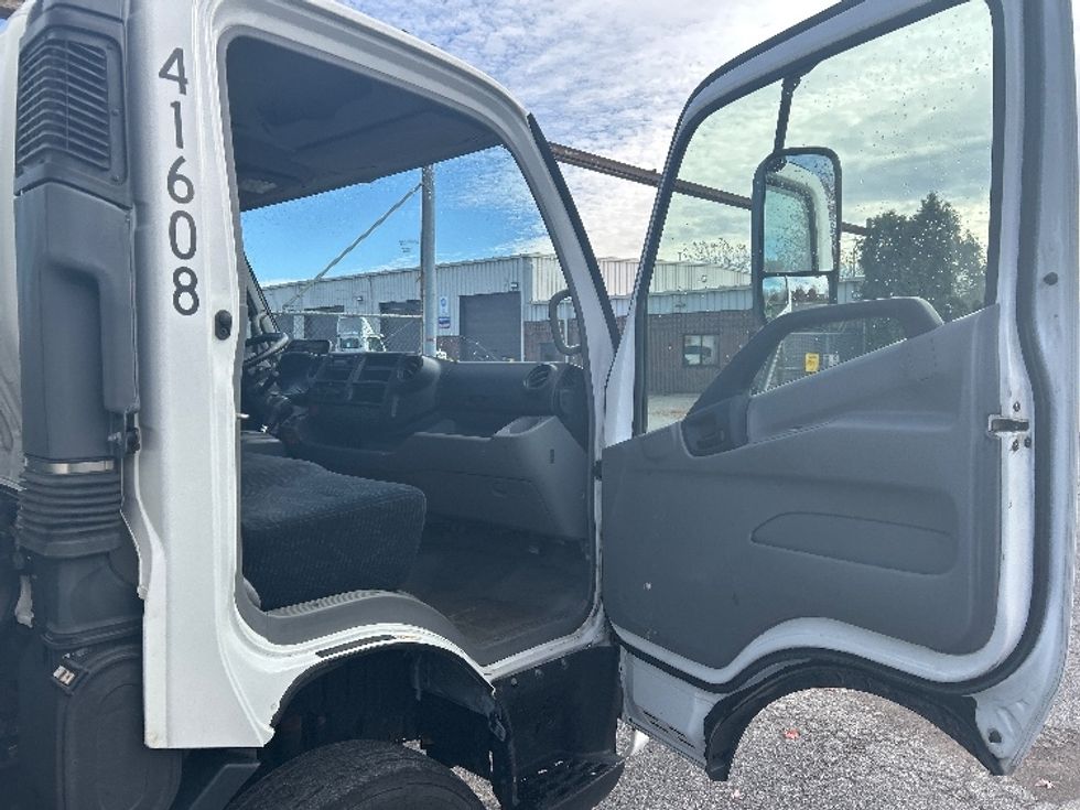 Medium Duty Box Truck-Light and Medium Duty Trucks-Hino-2020-195-Fredonia-NY-128,220\n\t\tmiles-$ 37,250 - Image 20