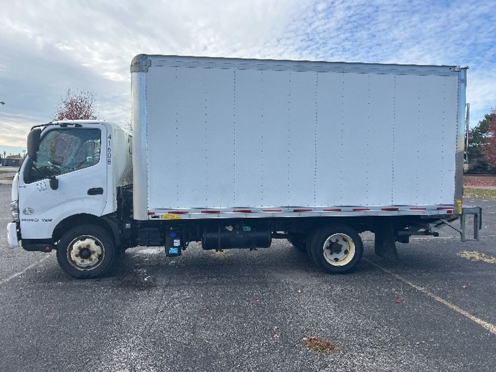 Medium Duty Box Truck-Light and Medium Duty Trucks-Hino-2020-195-Fredonia-NY-128,220\n\t\tmiles-$ 37,250 - Image 4