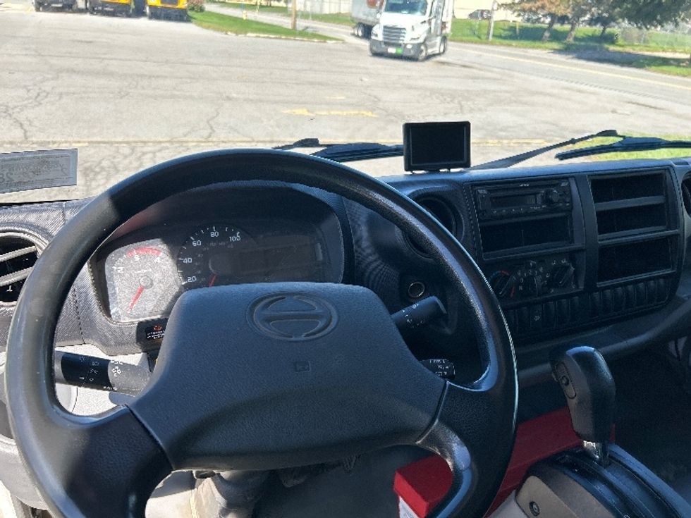 Medium Duty Box Truck-Light and Medium Duty Trucks-Hino-2020-195-Fredonia-NY-193,255\n\t\tmiles-$ 21,750 - Image 17