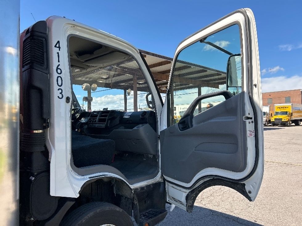 Medium Duty Box Truck-Light and Medium Duty Trucks-Hino-2020-195-Fredonia-NY-193,255\n\t\tmiles-$ 21,750 - Image 20