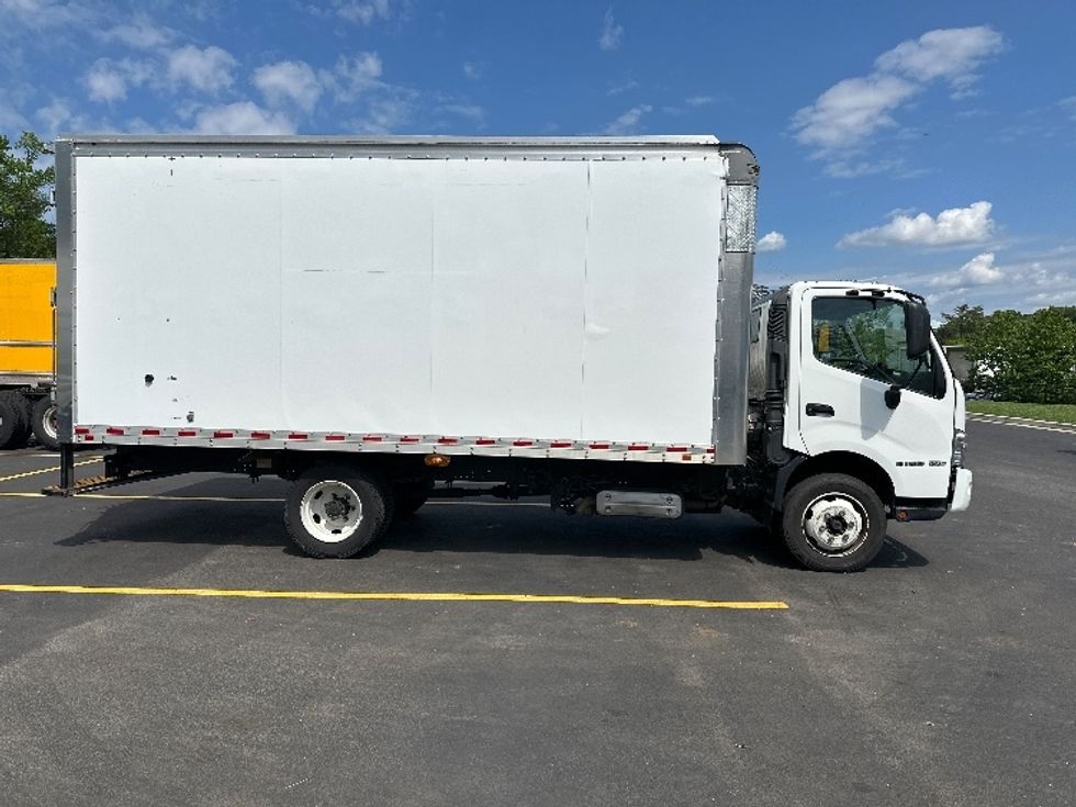 Medium Duty Box Truck-Light and Medium Duty Trucks-Hino-2020-195-Jessup-MD-139,126\n\t\tmiles-$ 38,500 - Image 15